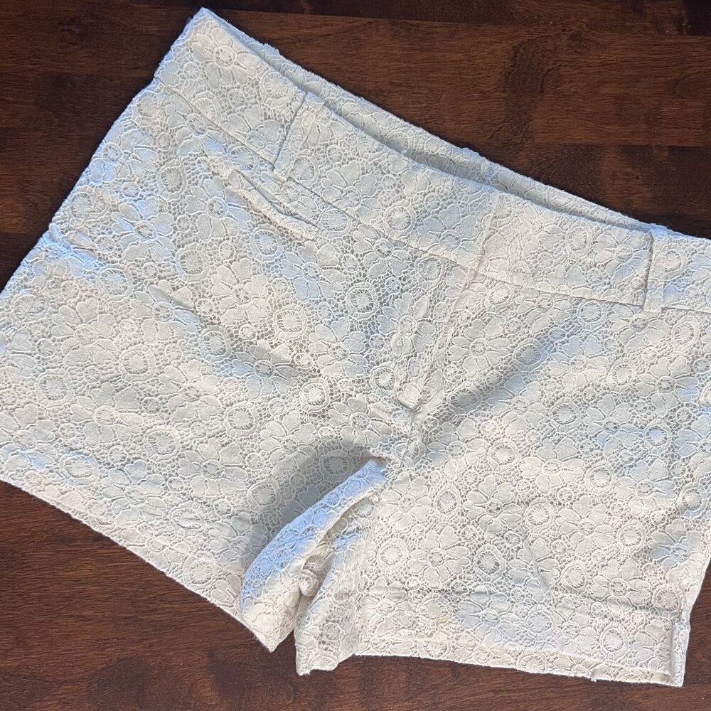 LOFT Cream Lace Shorts Size 6